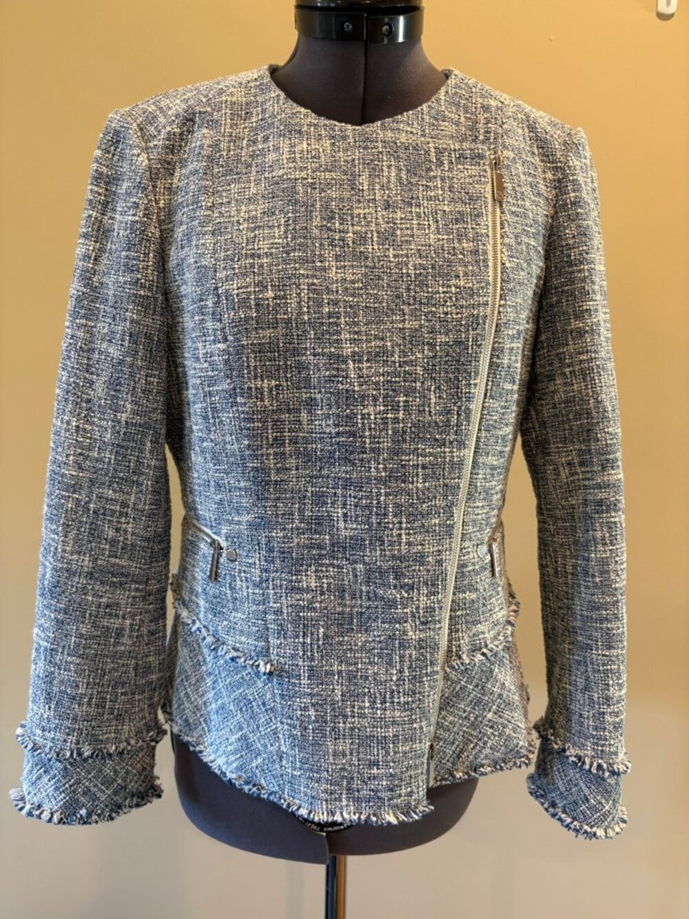 Lafayette 148 size 2 blue and white tweedy blazer